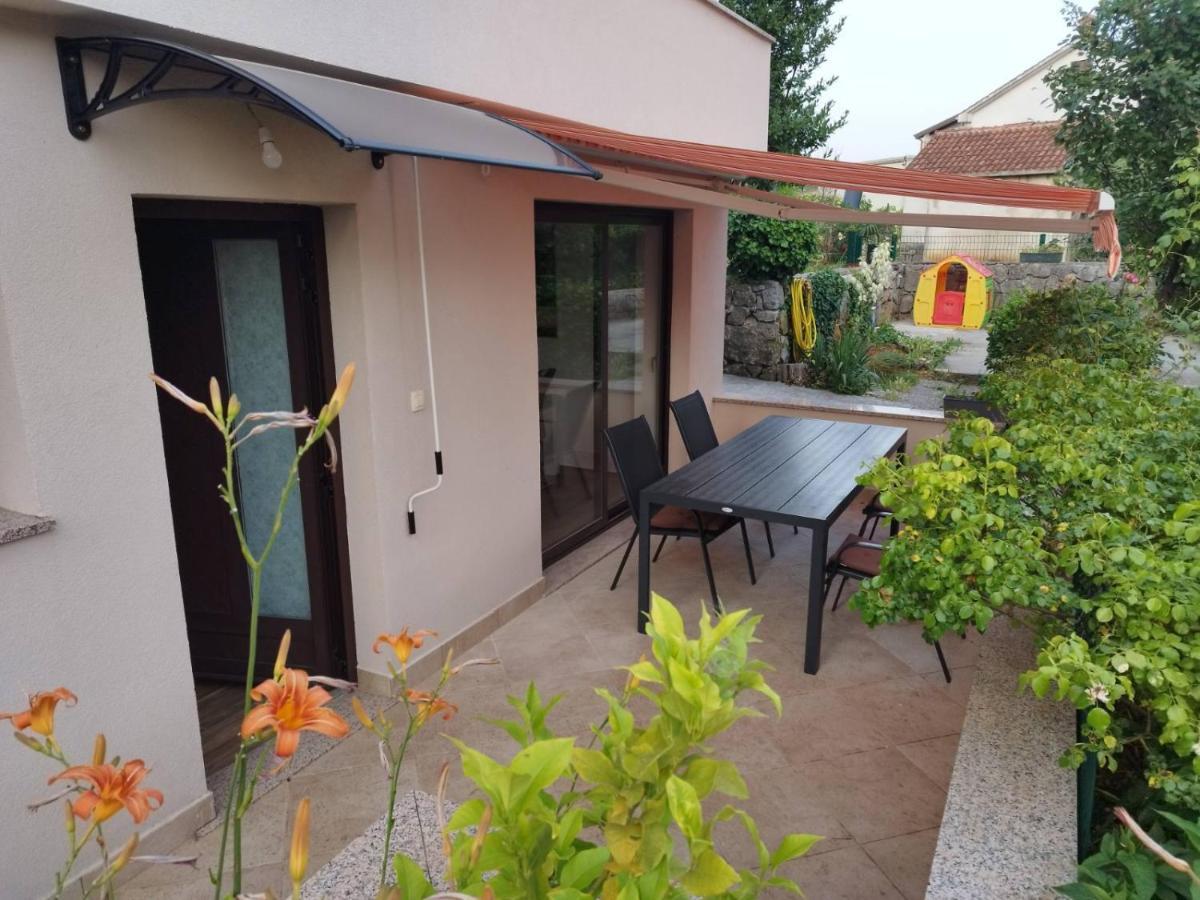 Mia Apartman *